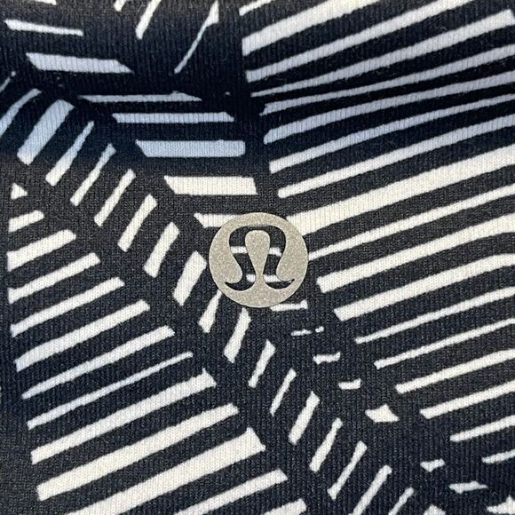 LULULEMON Leggings Size 6 Black White Striped Wunder Under Crop II Shady Palms - Picture 12 of 13